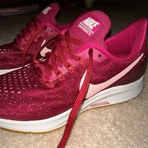 Nike Zoom Pegasus 35 Berry Color Women’s 7.5 Running sneakers NWOT